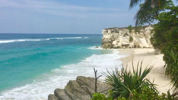 Pantai di Watu Parunu Sumba