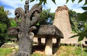 Wisata Kampung Adat Praigoli