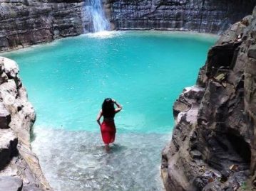paket wisata sumba air terjun waimarang